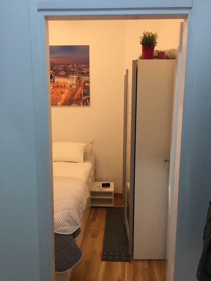 Very Close Apartment *